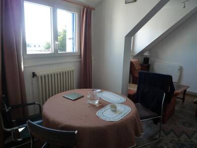Appartement à louer 850 € 4 pièces 3 chambres 75 m² Zone Urbaine Arradon 56610