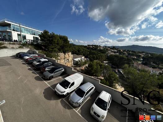 Espace bureau à louer 14 152 € 1 220 m² de bureaux divisible à partir de 513 m² Roquefort-la-Bédoule 13830