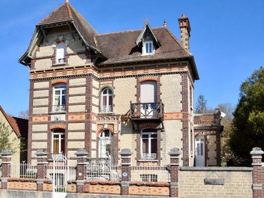 Maison à vendre - neuf 495 000 € 11 pièces 6 chambres 255 m² 7 936 m² de terrain Estissac 10190