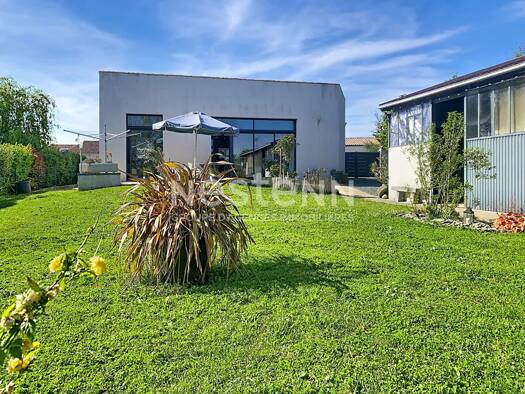Maison de plain-pied à vendre 263 200 € 5 pièces 3 chambres 122,78 m² 1 108 m² de terrain Saint-Aubin-la-Plaine 85210
