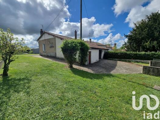 Maison de plain-pied à vendre 65 000 € 2 pièces 1 chambre 50 m² 545 m² de terrain Châtillon-sur-Thouet 79200