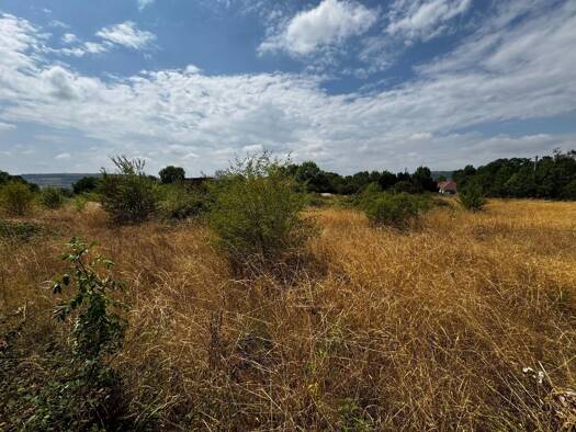 Terrain constructible à vendre 80 000 € 7 350 m² de terrain La Rochepot 21340