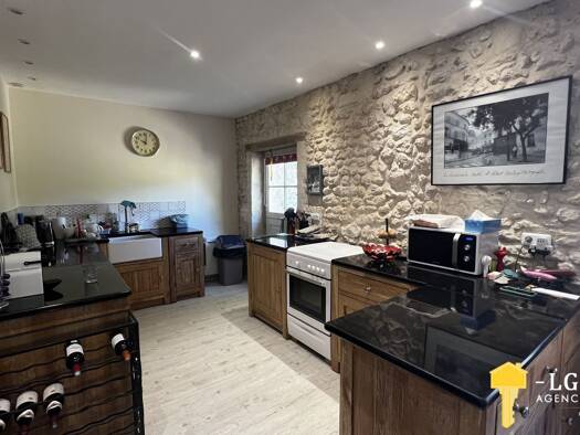 Maison à vendre 339 990 € 6 pièces 5 chambres 165 m² 820 m² de terrain Saint-Georges-des-Agoûts 17150