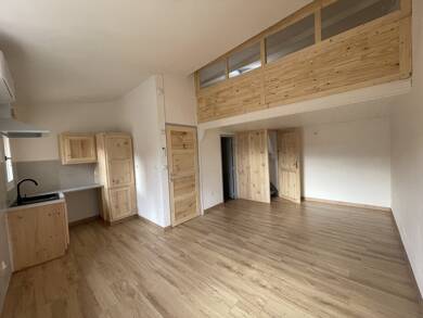 Appartement à louer 690 € 2 pièces 1 chambre 33,3 m² Étage 2/1 Centre Ville Saint Maximin la Sainte Baume 83470