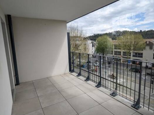 Appartement à louer 998 € 3 pièces 2 chambres 67 m² 1er étage Bas Cenon-cours Verdun-Testaud Cenon 33150