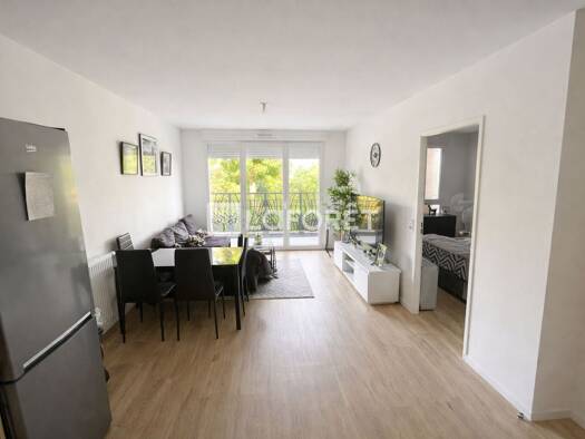 Appartement à louer 985 € 2 pièces 1 chambre 42 m² Étage 2/3 Mairie Rouxel-Sud Est Pontault-Combault 77340