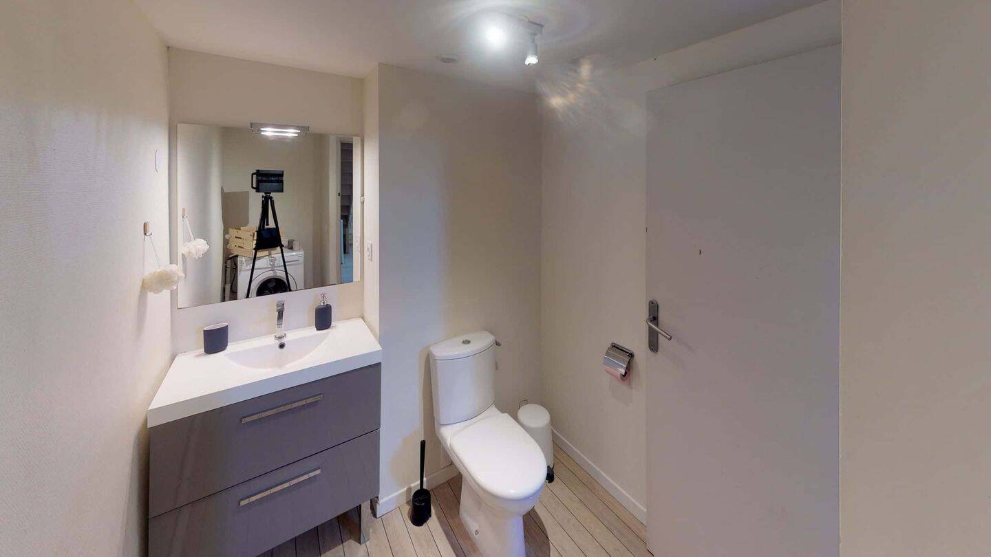 Chambre dans le 33 cours Gambetta - Colocation — 17