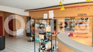 Local commercial à louer 750 € 77 m² de surface de vente Montlucon 03100