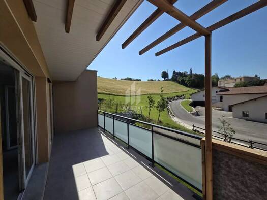 Appartement à vendre 240 000 € 5 pièces 3 chambres 101,99 m² Étage 1/2 Les Ocoteaux Saint-Marcellin 38160