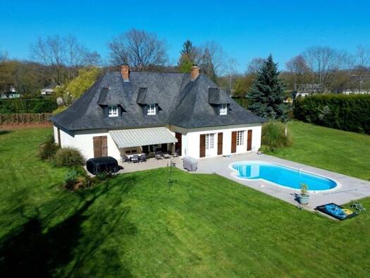 Maison à vendre 418 000 € 6 pièces 5 chambres 200 m² 5 283 m² de terrain Zone d'Activité Ville en Bois Châteaubriant 44110