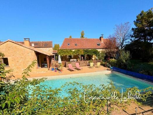 Maison à vendre 499 000 € 10 pièces 6 chambres 240 m² 3 000 m² de terrain Cours-de-Pile 24520