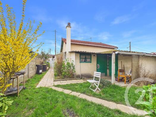 Maison de plain-pied à vendre 181 000 € 3 pièces 2 chambres 39,2 m² 368 m² de terrain Sainte-Geneviève-des-Bois 91700