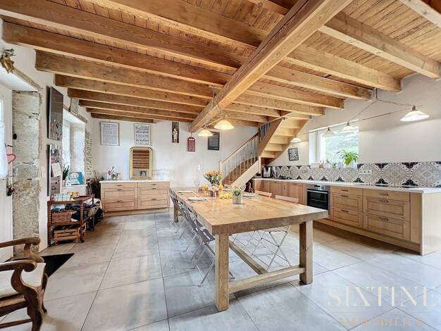 Ferme à vendre 535 000 € 11 pièces 8 chambres 247 m² 3 230 m² de terrain Maubec 38300