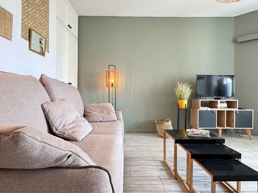 Appartement à louer 790 € 1 pièce 32 m² Étage 1/2 Saint-Denis 97400