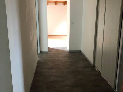 Appartement à louer 506 € 1 pièce 81 m² Étage 3/3 L Isle sur le Doubs 25250
