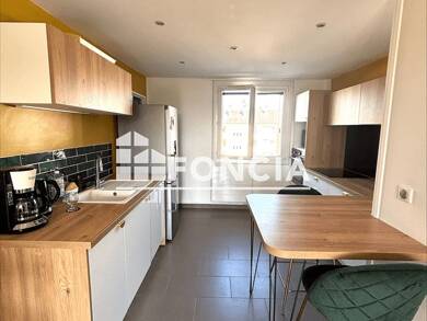 Appartement à louer 1 390 € 3 pièces 2 chambres 69,5 m² 3ème étage Nord Est Le Mesnil-le-Roi 78600