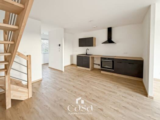 Maison à louer 1 200 € 4 pièces 3 chambres 77 m² Vaucelles 14400