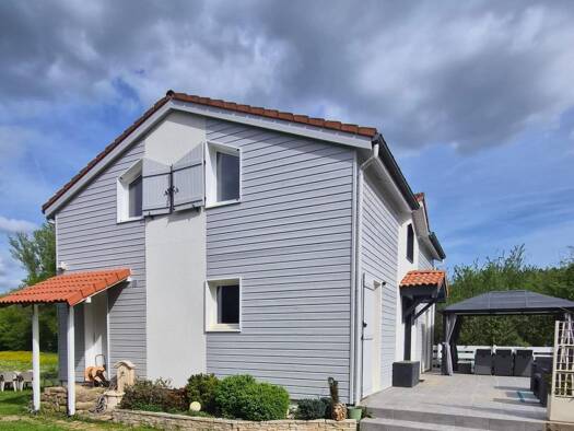 Maison à vendre 295 000 € 4 pièces 3 chambres 120 m² 671 m² de terrain Bas-en-Basset 43210