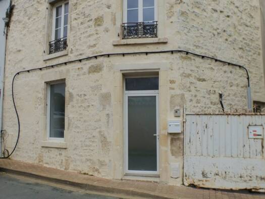 Local commercial à louer 600 € 100 m² de surface de vente Chantonnay 85110