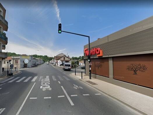 Local commercial à louer 1 900 € 320 m² de surface de vente Le Bassin Périgueux 24000