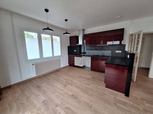 Maison à louer 875 € 4 pièces 3 chambres 103 m² St Yrieix sur Charente 16710