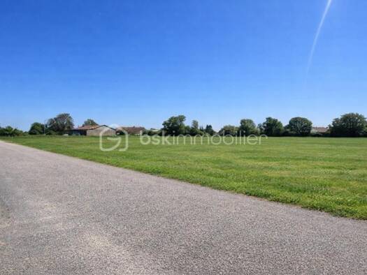 Terrain constructible viabilisé à vendre 41 230 € 1 085 m² de terrain Peseux 39120