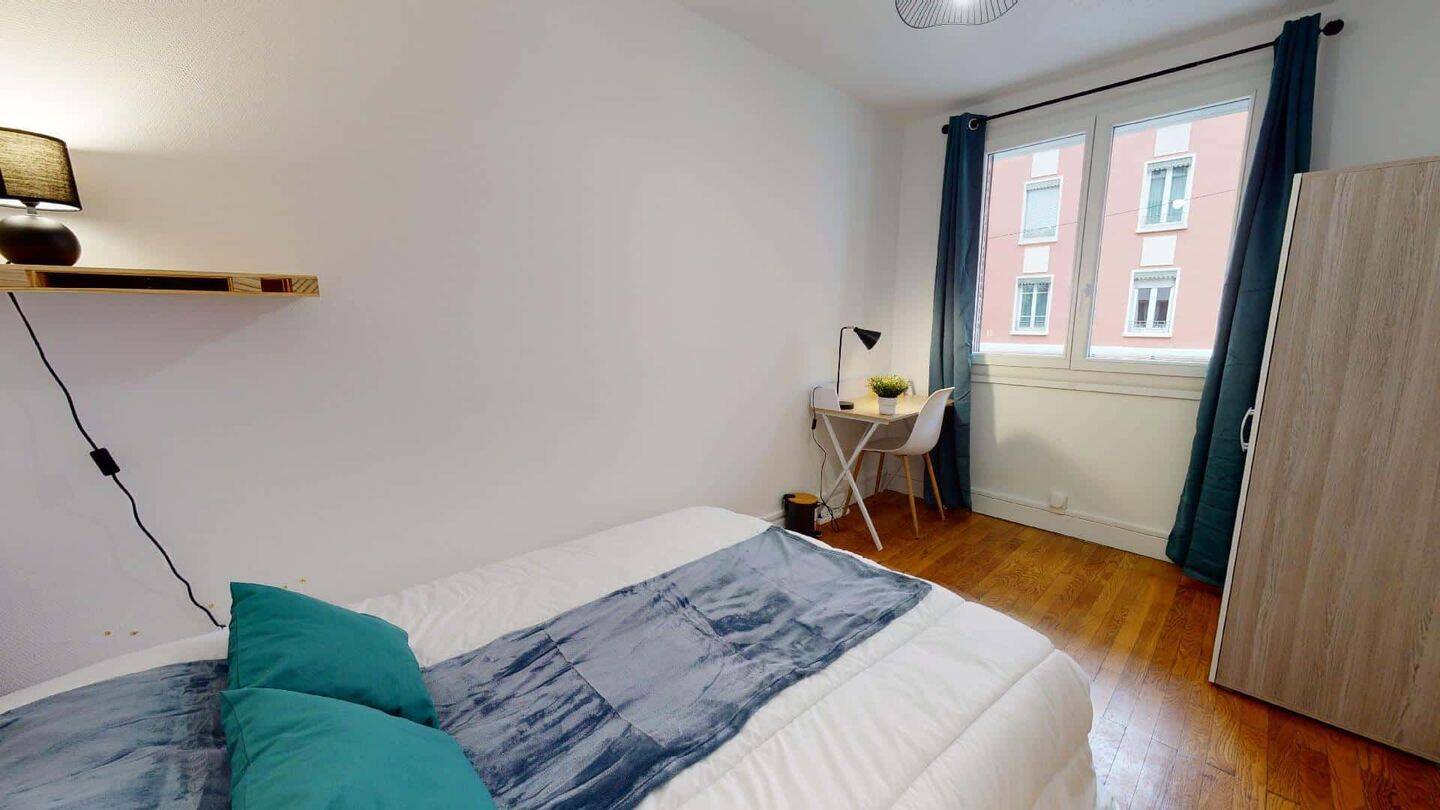 Room in Cours Docteur Jean Damidot, Villeurbanne for 70 m² with — 1
