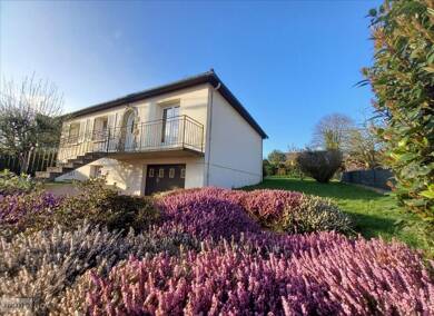 Maison à vendre 131 250 € 4 pièces 2 chambres 80,1 m² 656 m² de terrain Montenay 53500