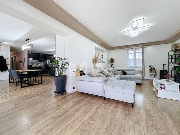 Maison à vendre 340 000 € 4 pièces 1 chambre 118,8 m² 1 782 m² de terrain Peaugres 07340