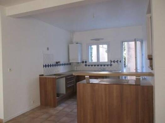 Appartement à louer 814 € 4 pièces 2 chambres 101,6 m² Étage 1/1 Centre Ville-Louis Blanc Alès 30100