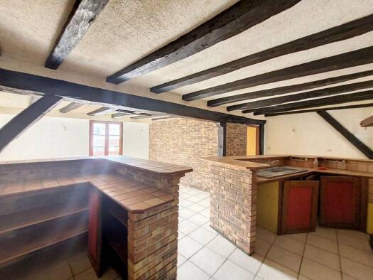 Maison à vendre 76 900 € 4 pièces 3 chambres 100 m² 174 m² de terrain Château-Renault 37110