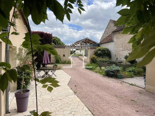 Maison à vendre 358 000 € 5 pièces 2 chambres 198 m² Saint-Julien-du-Sault 89330