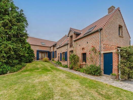 Maison de plain-pied à vendre 312 000 € 5 pièces 4 chambres 227 m² 4 368 m² de terrain Lecluse 59259