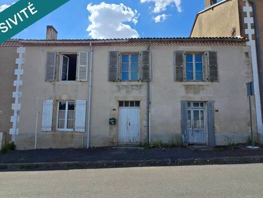 Maison à vendre 55 000 € 6 pièces 4 chambres 200 m² 557 m² de terrain Lathus-Saint-Rémy 86390