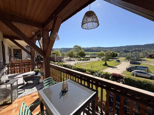Appartement à vendre 415 000 € 4 pièces 3 chambres 105 m² disponible dès maintenant Saint-Point-Lac 25160
