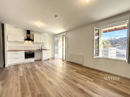 Appartement à louer 805 € 3 pièces 2 chambres 70,8 m² RDC/2 Châtonnay 38440