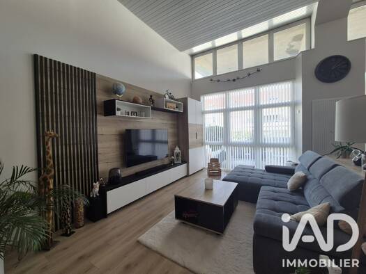 Duplex à vendre 250 000 € 5 pièces 3 chambres 141 m² RDC/1 Centre Ouest Saint-Julien-les-Villas 10800