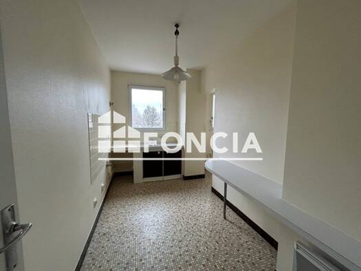 Appartement à louer 738 € 3 pièces 2 chambres 70,5 m² 3ème étage Est Blois 41000