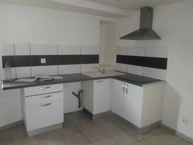 Appartement à louer 520 € 2 pièces 1 chambre 36 m² Bras 83149