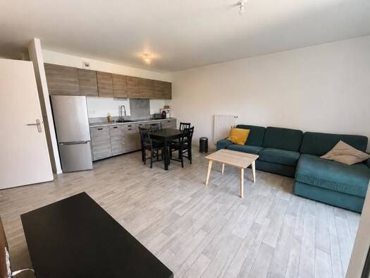 Appartement à louer 890 € 3 pièces 2 chambres 61,7 m² Étage 2/3 Le Bourg Bouguenais 44340