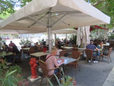 Bar / Café à vendre Fonds de commerce 226 000 € 120 m² d'espace de restauration Centre Ville Digne-les-Bains 04000