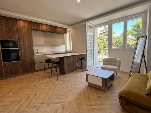 Appartement à vendre 355 000 € 2 pièces 1 chambre 45,03 m² 2ème étage Cannes 06400