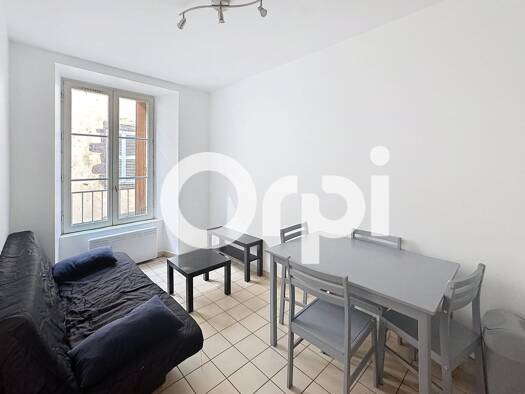 Appartement à louer 390 € 2 pièces 1 chambre 30,2 m² Sud Saint-Flour 15100