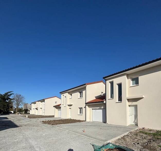 Terrain avec maison neuve à vendre 280 000 € Saint-Beauzire 63360