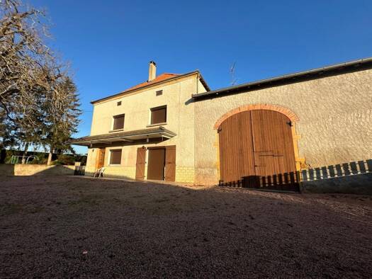 Maison à vendre 250 000 € 7 pièces 4 chambres 170 m² 10 000 m² de terrain Briennon 42720