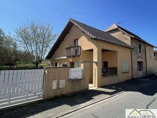 Maison à vendre 185 000 € 6 pièces 3 chambres 170 m² 695 m² de terrain Saint-Germain-du-Bois 71330