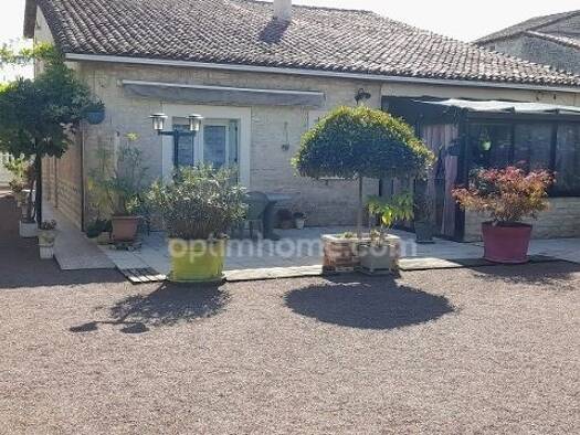 Maison en viager occupé Bouquet 62 000 € 6 pièces 4 chambres 142 m² 2 700 m² de terrain Aigre 16140