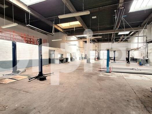 Local d'activités à louer 2 500 € 855 m² d'espace de stockage Soissons 02200