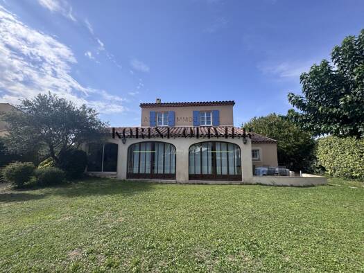 Maison à louer 3 700 € 5 pièces 4 chambres 153 m² 1 350 m² de terrain Aix-en-Provence 13100