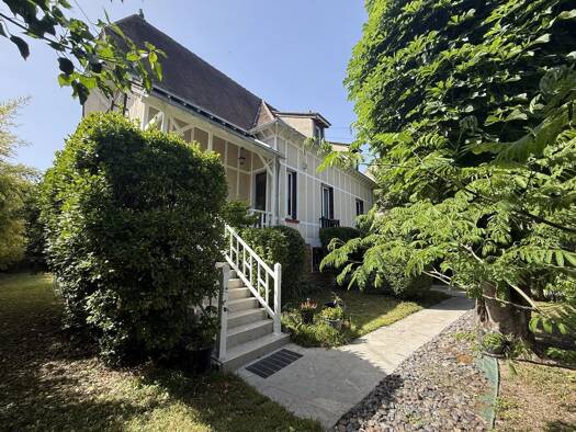 Maison à vendre 695 000 € 9 pièces 7 chambres 200,04 m² 778 m² de terrain Plain Champs-Clos Roger-Noue Brossard Chelles 77500